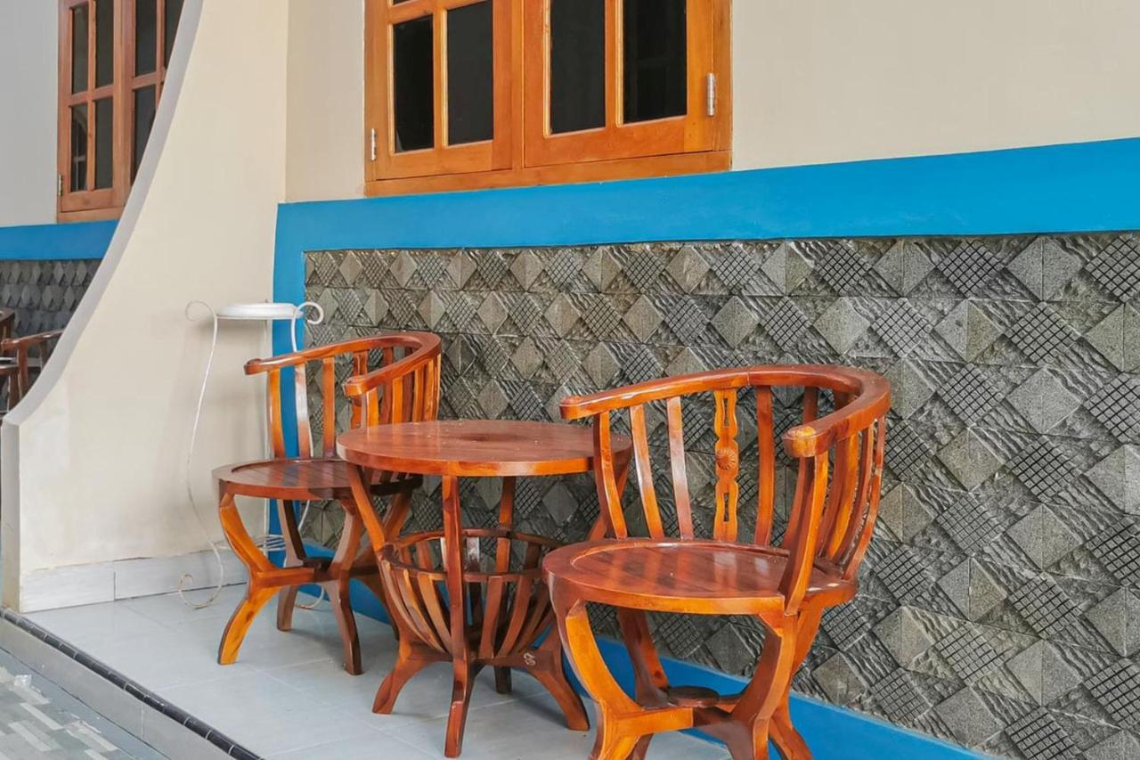 Reddoorz Near Pantai Pancer Door Pacitan Hotel Ngoại thất bức ảnh