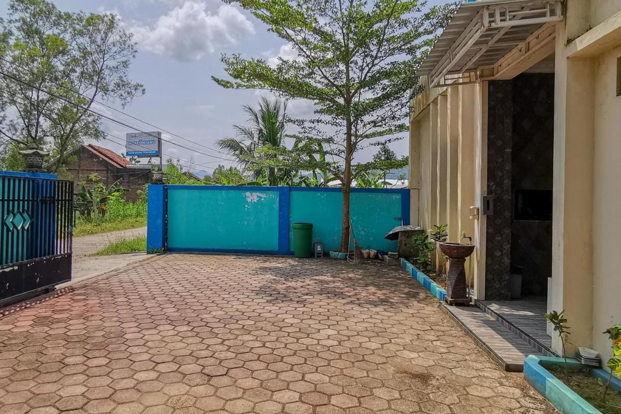 Reddoorz Near Pantai Pancer Door Pacitan Hotel Ngoại thất bức ảnh